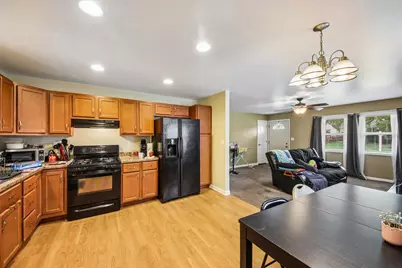 921 N Jackson Street, Waukegan, IL 60085 - Photo 7