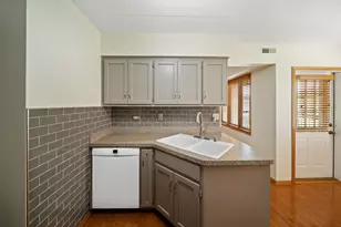 13950 E Leamington Dr, Crestwood, IL 60418 - Photo 5