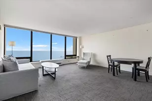 5445 N Sheridan Rd, Chicago, IL 60640 - Photo 5