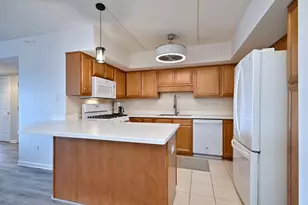1 N Beacon Pl, La Grange, IL 60525 - Photo 5