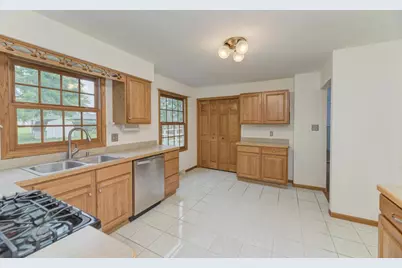 1102 Country Drive, Shorewood, IL 60404 - Photo 13
