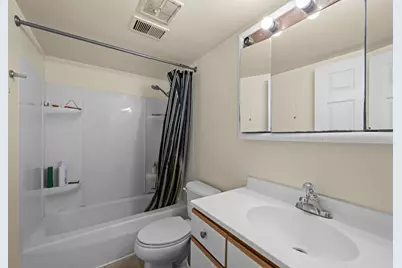 1910 Huntington Boulevard, Hoffman Estates, IL 60169 - Photo 9
