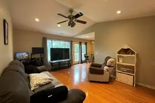 215 Brett Cir, Wauconda, IL 60084 - Photo 3