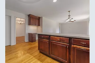 212 Wellington Avenue, Elk Grove Village, IL 60007 - Photo 9