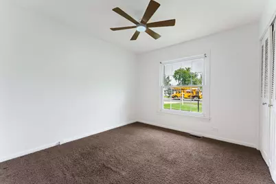212 Wellington Avenue, Elk Grove Village, IL 60007 - Photo 13