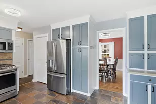 1033 N Brainard St, Naperville, IL 60563 - Photo 9