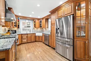 208 N Willow Rd, Elmhurst, IL 60126 - Photo 9