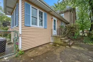 1295 Taylor St, Joliet, IL 60435 - Photo 7