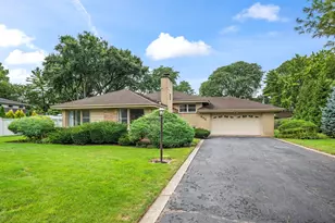 806 S Elm St, Mount Prospect, IL 60056 - Photo 1