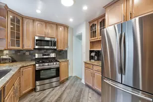 2140 Walnut Ct, Glenview, IL 60025 - Photo 7