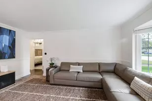 2140 Walnut Ct, Glenview, IL 60025 - Photo 3