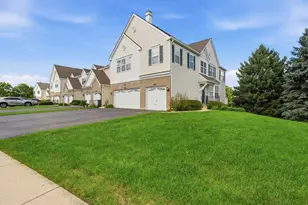 402 Arboretum Dr, Lombard, IL 60148 - Photo 1