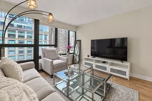 30 E Huron St, Chicago, IL 60611 - Photo 3