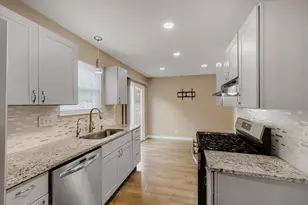 921 Perry Dr, Algonquin, IL 60102 - Photo 9