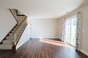 485 Esselen Ct, Carol Stream, IL 60188 - Photo 3