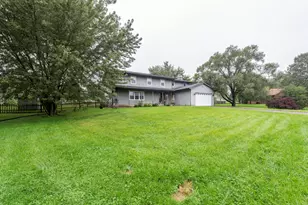 542 Meadow Ct, Winthrop Harbor, IL 60096 - Photo 3
