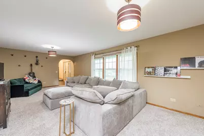 542 Meadow Court, Winthrop Harbor, IL 60096 - Photo 5