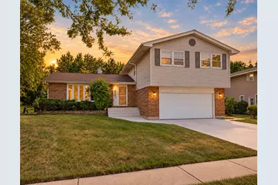1727 Roosa Lane, Elk Grove Village, IL 60007 - Photo 1