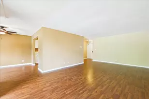 450 Raintree Ct, Glen Ellyn, IL 60137 - Photo 5