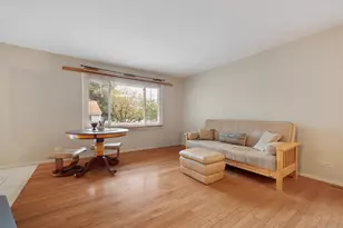 2177 Chaucer Ln, Glendale Heights, IL 60139 - Photo 5