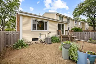2177 Chaucer Ln, Glendale Heights, IL 60139 - Photo 25