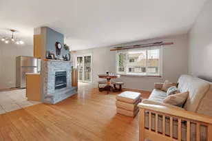 2177 Chaucer Ln, Glendale Heights, IL 60139 - Photo 7