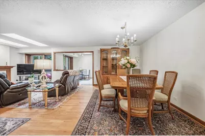 100 Red Top Drive #303, Libertyville, IL 60048 - Photo 5