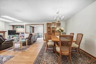 100 Red Top Dr, Libertyville, IL 60048 - Photo 5