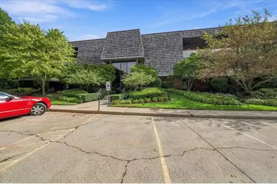 100 Red Top Drive #303, Libertyville, IL 60048 - Photo 1