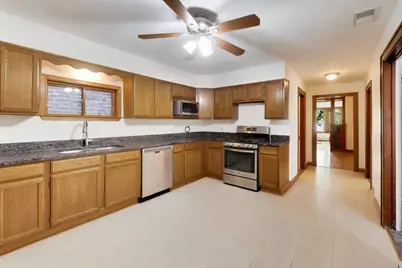 3427 S Emerald Avenue #1, Chicago, IL 60616 - Photo 11
