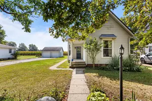 407 5th St, Riverdale, IL 61851 - Photo 1