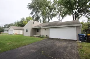 1822 14th Ave, Belvidere, IL 61008 - Photo 3