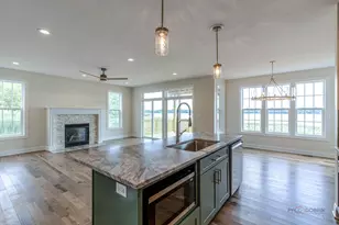 807 Lakeview Dr, Round Lake, IL 60073 - Photo 9