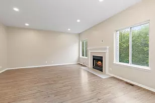 2118 Preswick Ln, Woodstock, IL 60098 - Photo 7