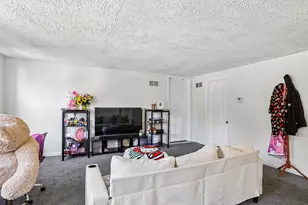 409 Barron St, Bensenville, IL 60106 - Photo 3