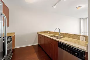 757 N Orleans St, Chicago, IL 60654 - Photo 19