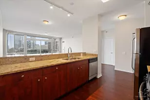 757 N Orleans St, Chicago, IL 60654 - Photo 21