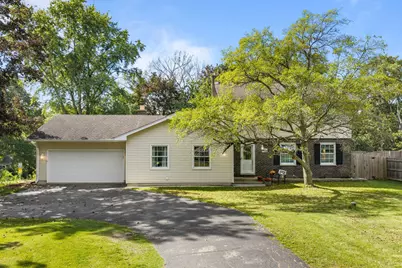 6121 Sands Road, Crystal Lake, IL 60014 - Photo 1