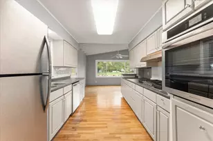 907 S Longview Rd, Monticello, IL 61856 - Photo 13