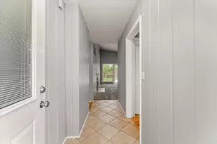 907 S Longview Rd, Monticello, IL 61856 - Photo 5