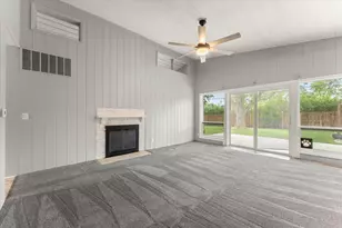 907 S Longview Rd, Monticello, IL 61856 - Photo 7