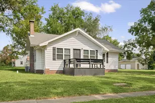301 Clark St, Georgetown, IL 61846 - Photo 3