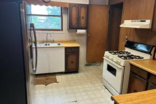 305 S Lumber St, Bloomington, IL 61701 - Photo 13