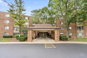 1500 Robin Cir, Hoffman Estates, IL 60169 - Photo 1