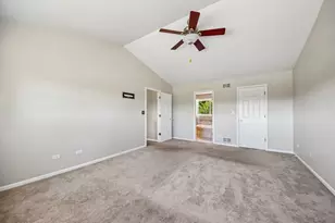17945 W Pond Ridge Cir, Gurnee, IL 60031 - Photo 25