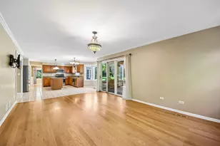 17945 W Pond Ridge Cir, Gurnee, IL 60031 - Photo 7