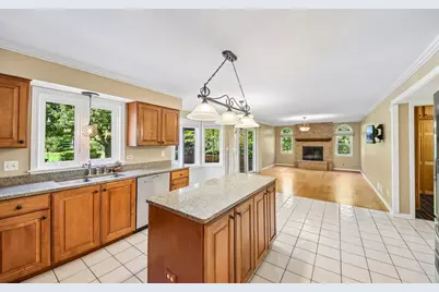 17945 W Pond Ridge Circle, Gurnee, IL 60031 - Photo 9