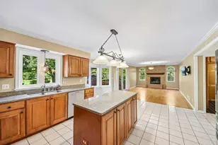 17945 W Pond Ridge Cir, Gurnee, IL 60031 - Photo 9