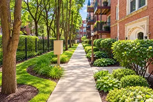 1021 E 46th St, Chicago, IL 60653 - Photo 21