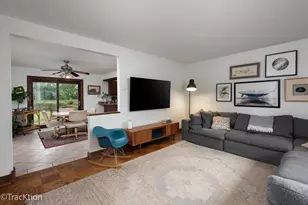 6630 Blackstone Dr, Downers Grove, IL 60516 - Photo 5